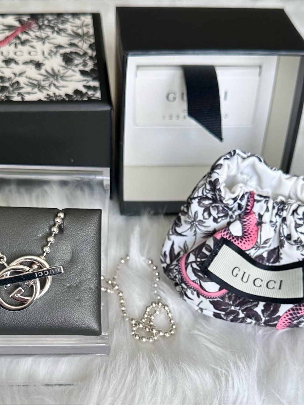 Gucci Silver Interlocking GG Pendant Beaded Necklace with Pink-Accented Pouch - Picture 7 of 8